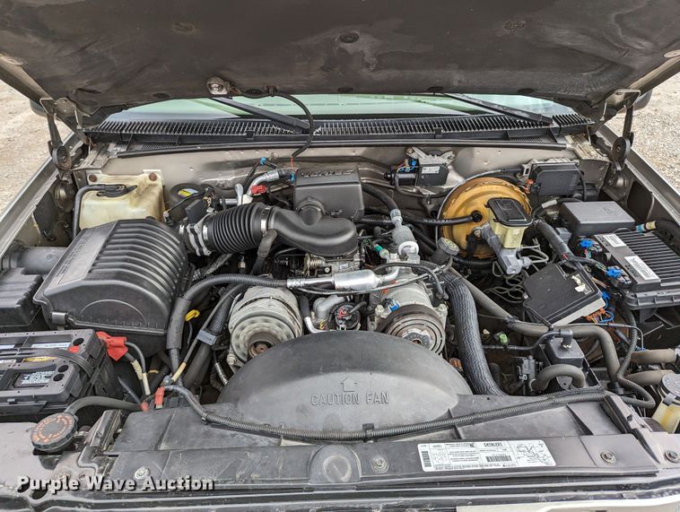 image for item DR6818 1999 GMC Suburban 1500 SLT  SUV