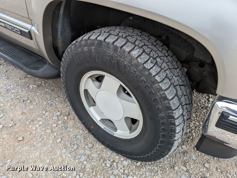 image for item DR6818 1999 GMC Suburban 1500 SLT  SUV