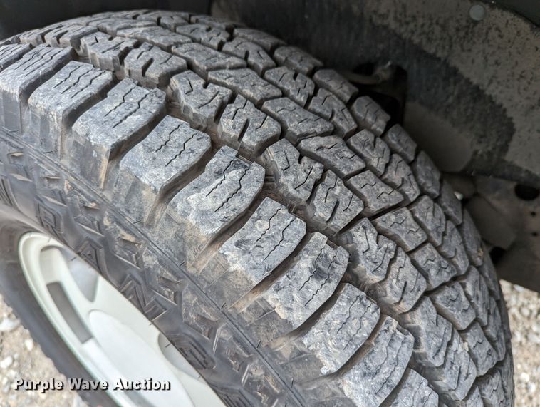 image for item DR6818 1999 GMC Suburban 1500 SLT  SUV