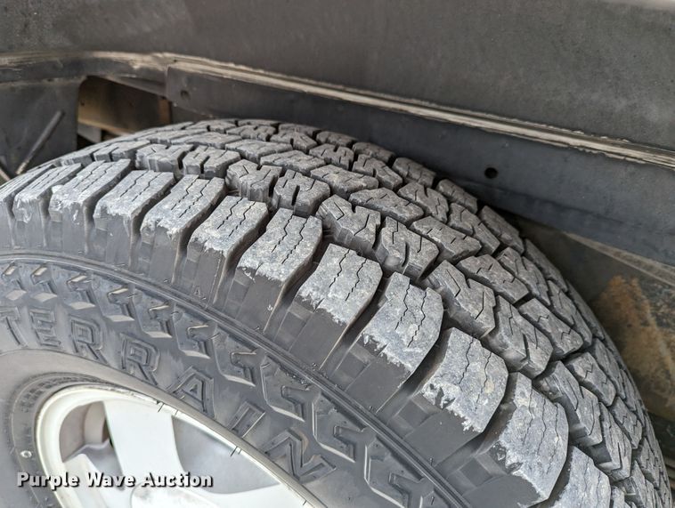 image for item DR6818 1999 GMC Suburban 1500 SLT  SUV