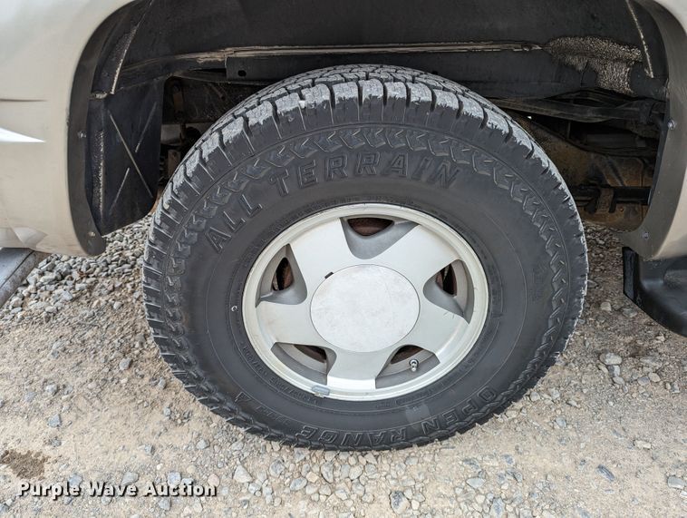 image for item DR6818 1999 GMC Suburban 1500 SLT  SUV