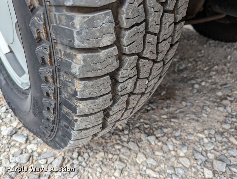 image for item DR6818 1999 GMC Suburban 1500 SLT  SUV