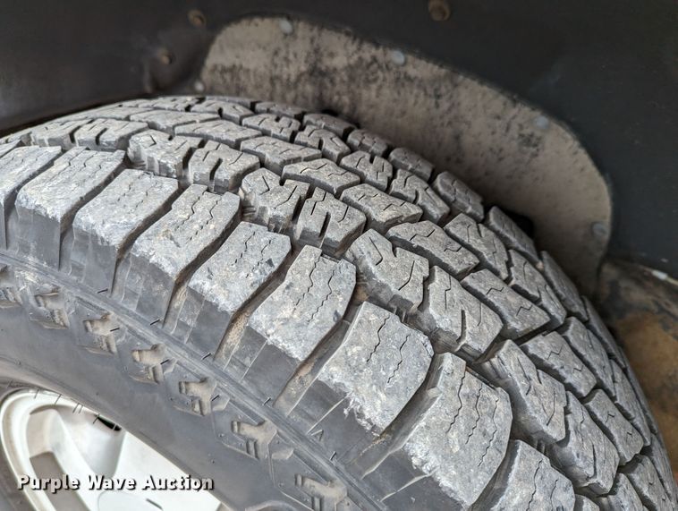 image for item DR6818 1999 GMC Suburban 1500 SLT  SUV