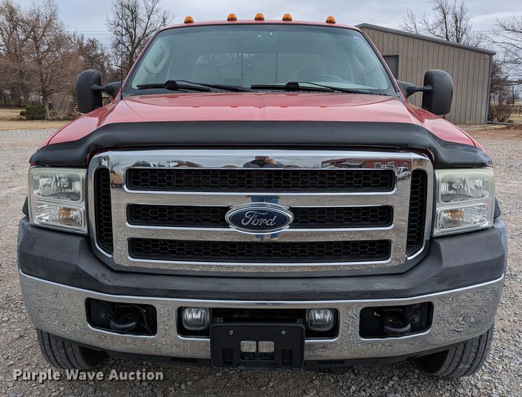 image for item DR6819 2006 Ford F550 Super Duty Lariat  Crew Cab truck cab and chassis