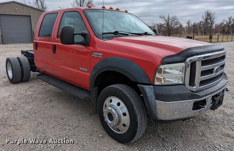 image for item DR6819 2006 Ford F550 Super Duty Lariat  Crew Cab truck cab and chassis