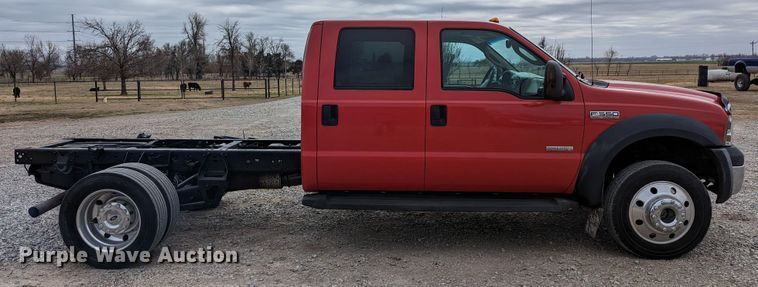 image for item DR6819 2006 Ford F550 Super Duty Lariat  Crew Cab truck cab and chassis