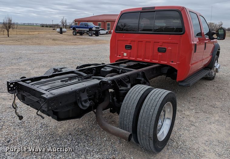 image for item DR6819 2006 Ford F550 Super Duty Lariat  Crew Cab truck cab and chassis