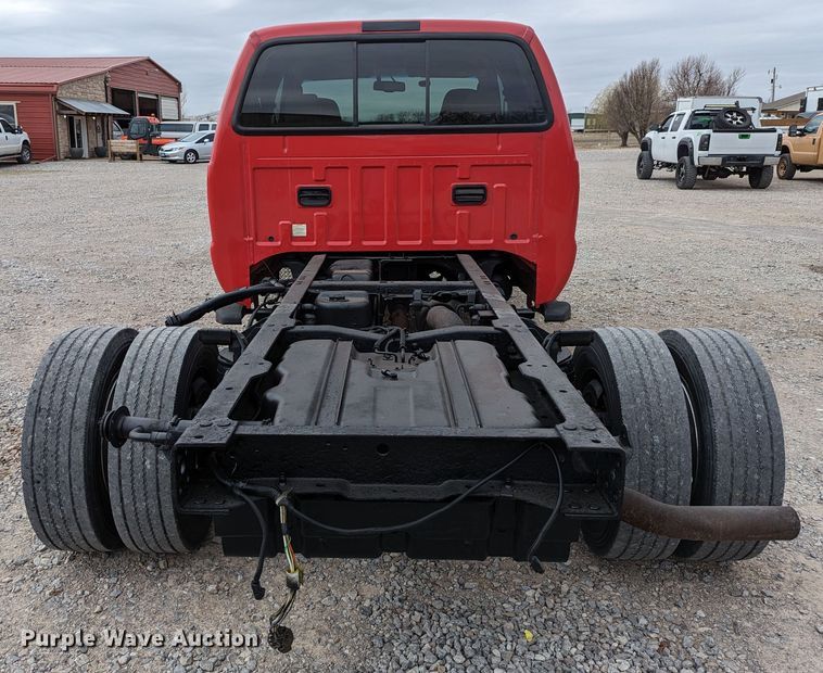 image for item DR6819 2006 Ford F550 Super Duty Lariat  Crew Cab truck cab and chassis