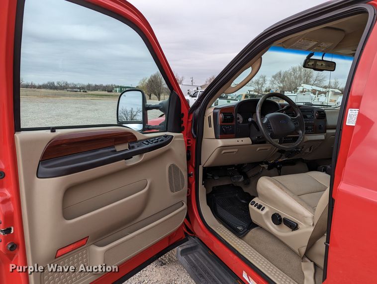 image for item DR6819 2006 Ford F550 Super Duty Lariat  Crew Cab truck cab and chassis