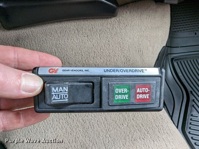 image for item DR6819 2006 Ford F550 Super Duty Lariat  Crew Cab truck cab and chassis