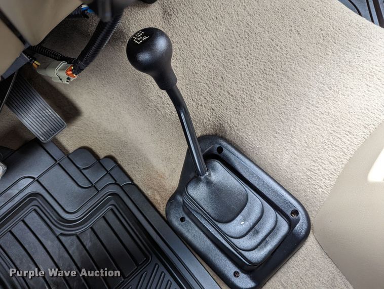 image for item DR6819 2006 Ford F550 Super Duty Lariat  Crew Cab truck cab and chassis