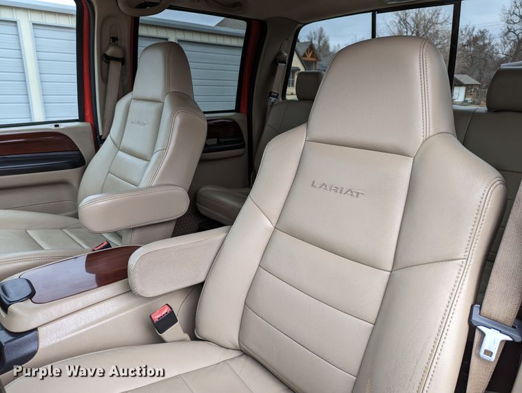 image for item DR6819 2006 Ford F550 Super Duty Lariat  Crew Cab truck cab and chassis