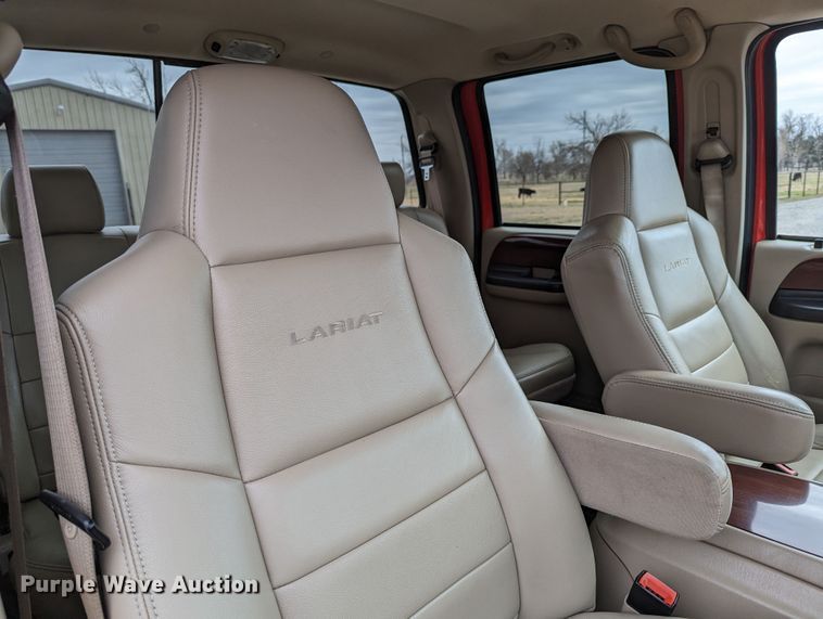 image for item DR6819 2006 Ford F550 Super Duty Lariat  Crew Cab truck cab and chassis