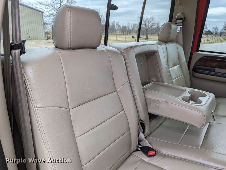 image for item DR6819 2006 Ford F550 Super Duty Lariat  Crew Cab truck cab and chassis