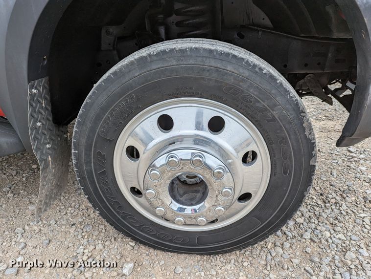 image for item DR6819 2006 Ford F550 Super Duty Lariat  Crew Cab truck cab and chassis