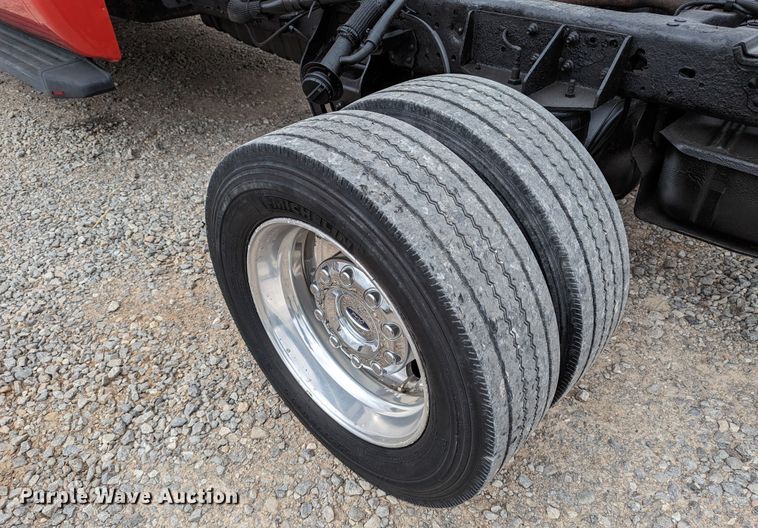 image for item DR6819 2006 Ford F550 Super Duty Lariat  Crew Cab truck cab and chassis