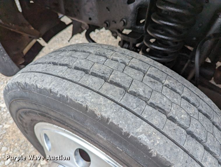 image for item DR6819 2006 Ford F550 Super Duty Lariat  Crew Cab truck cab and chassis