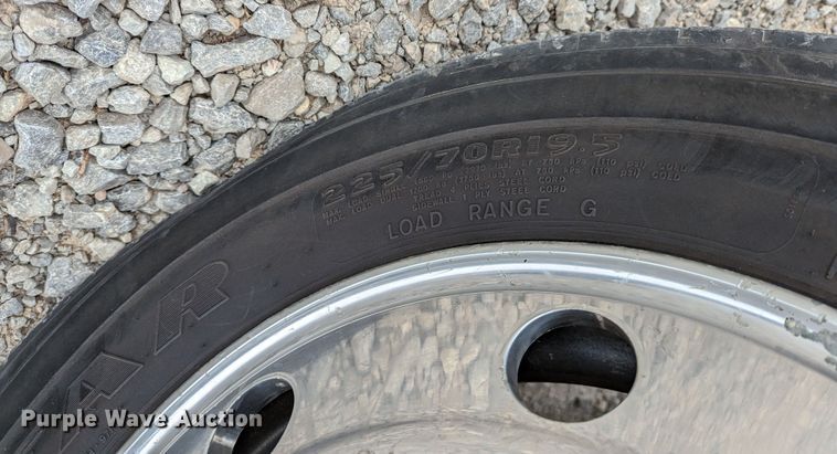 image for item DR6819 2006 Ford F550 Super Duty Lariat  Crew Cab truck cab and chassis