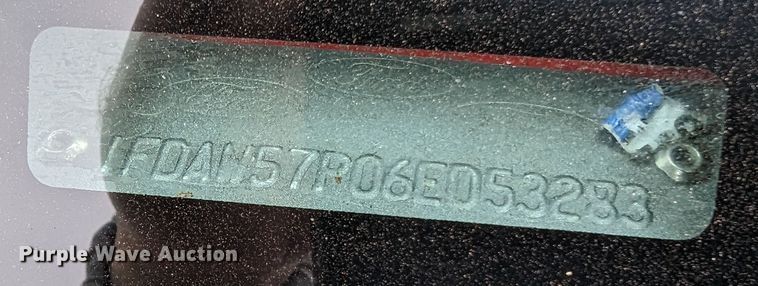 image for item DR6819 2006 Ford F550 Super Duty Lariat  Crew Cab truck cab and chassis