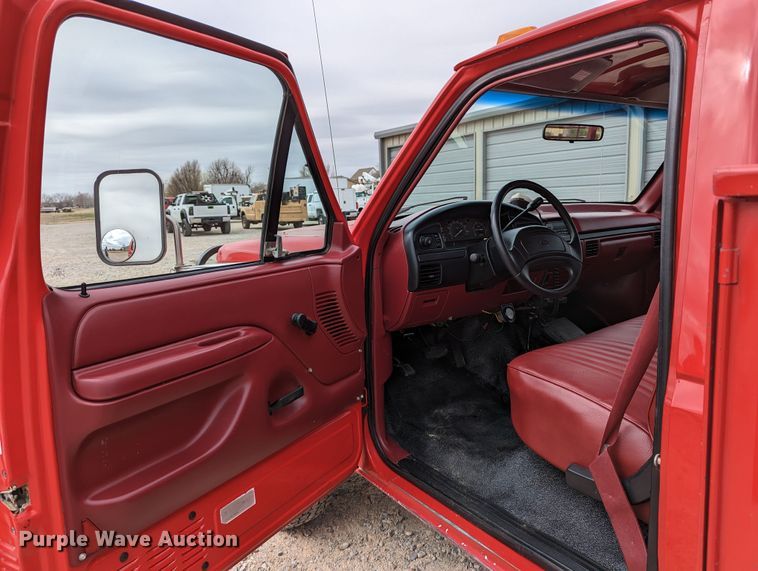 image for item DR6820 1996 Ford F350 XL  utility bed pickup truck with bucket lift