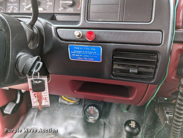 image for item DR6820 1996 Ford F350 XL  utility bed pickup truck with bucket lift