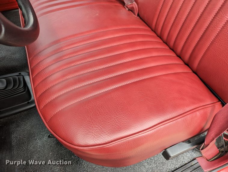 image for item DR6820 1996 Ford F350 XL  utility bed pickup truck with bucket lift