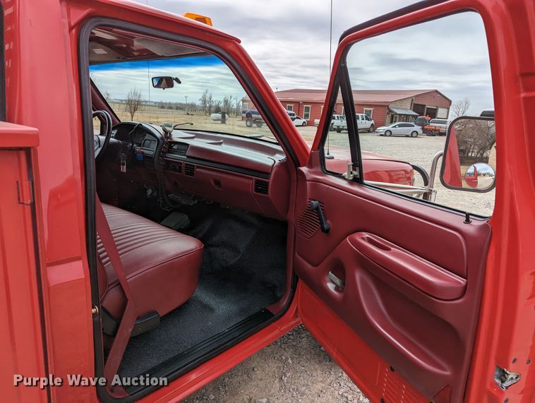 image for item DR6820 1996 Ford F350 XL  utility bed pickup truck with bucket lift