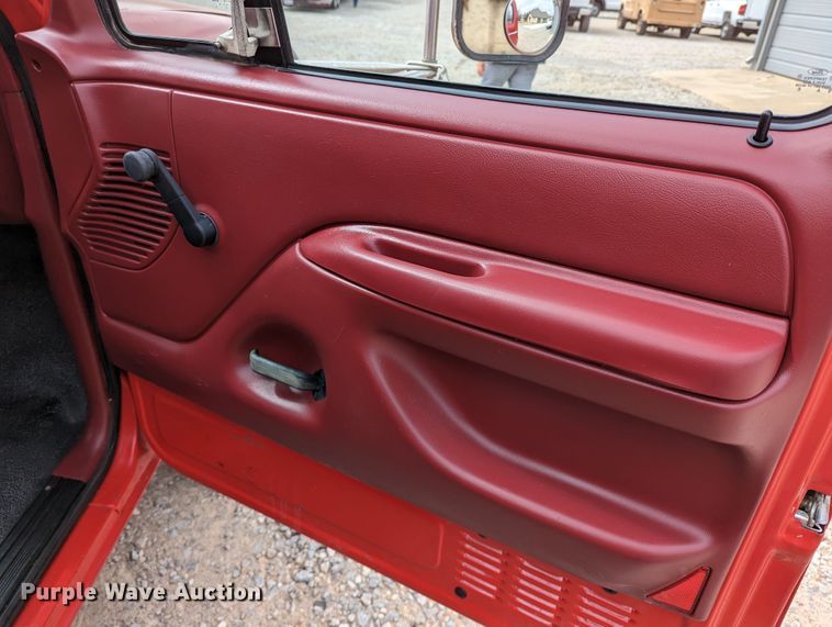 image for item DR6820 1996 Ford F350 XL  utility bed pickup truck with bucket lift