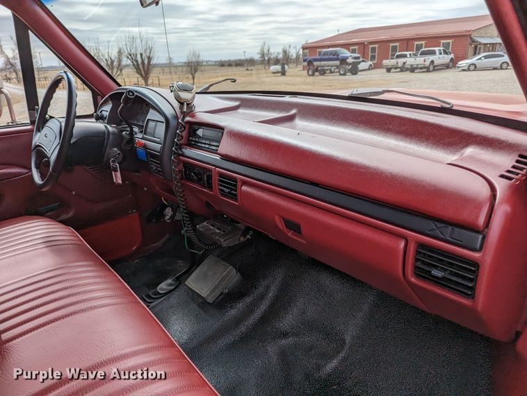 image for item DR6820 1996 Ford F350 XL  utility bed pickup truck with bucket lift