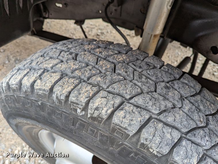 image for item DR6820 1996 Ford F350 XL  utility bed pickup truck with bucket lift