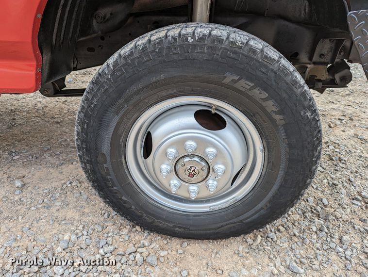 image for item DR6820 1996 Ford F350 XL  utility bed pickup truck with bucket lift