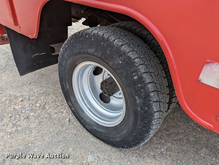 image for item DR6820 1996 Ford F350 XL  utility bed pickup truck with bucket lift