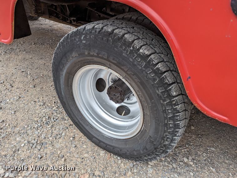 image for item DR6820 1996 Ford F350 XL  utility bed pickup truck with bucket lift