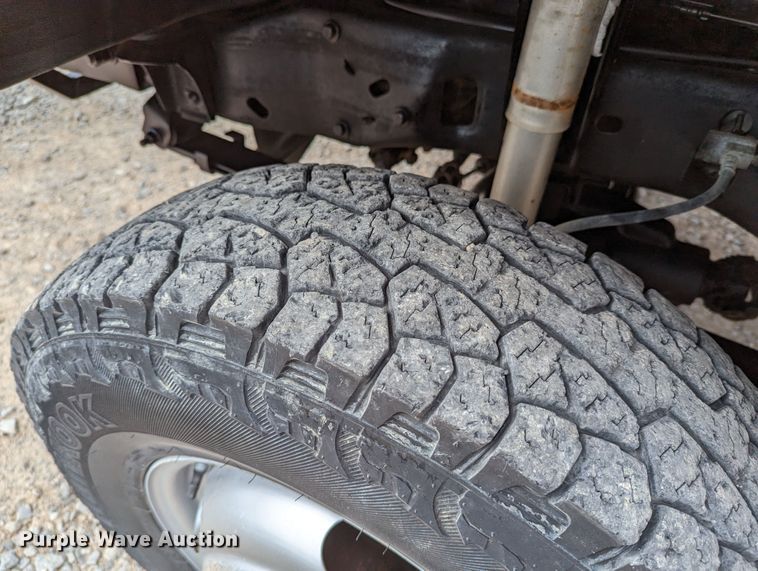 image for item DR6820 1996 Ford F350 XL  utility bed pickup truck with bucket lift