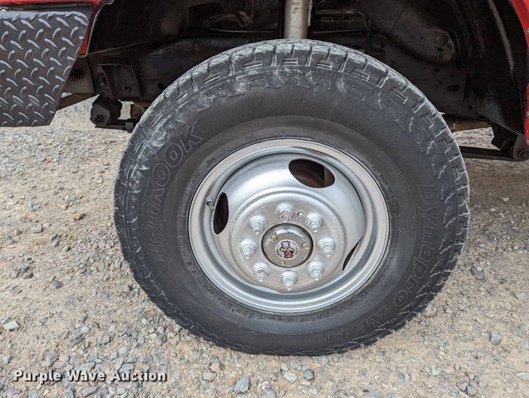 image for item DR6820 1996 Ford F350 XL  utility bed pickup truck with bucket lift