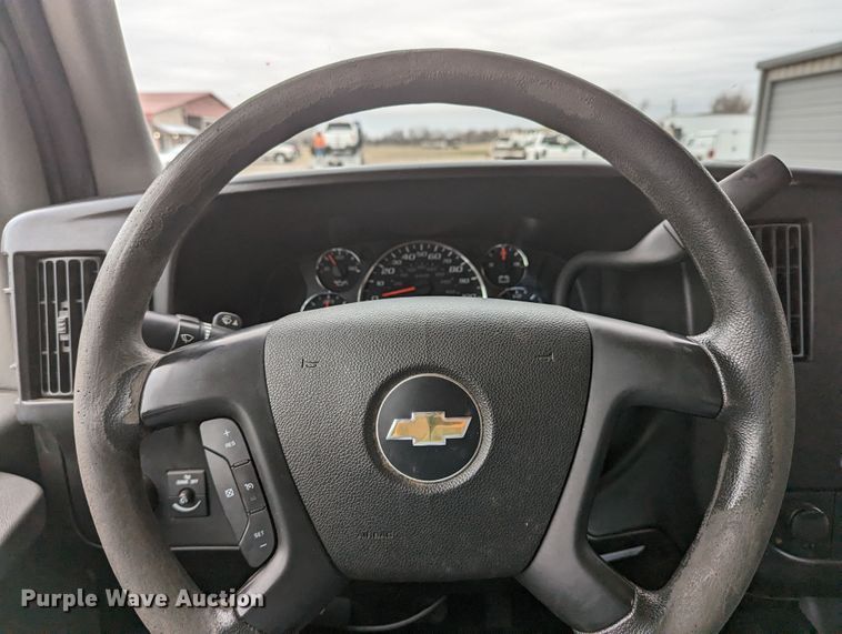 image for item DR6821 2014 Chevrolet Express G3500  box truck