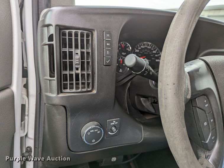 image for item DR6821 2014 Chevrolet Express G3500  box truck