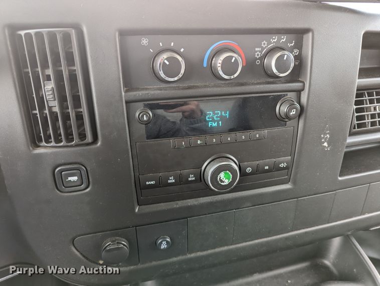 image for item DR6821 2014 Chevrolet Express G3500  box truck