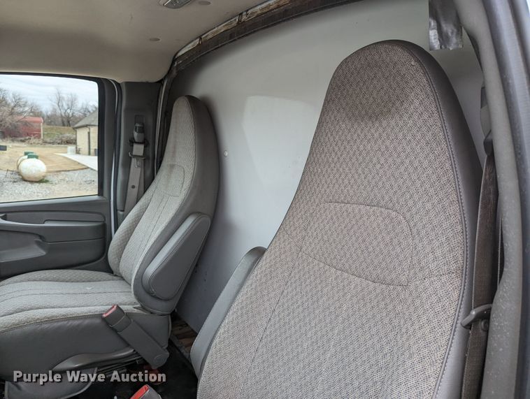 image for item DR6821 2014 Chevrolet Express G3500  box truck