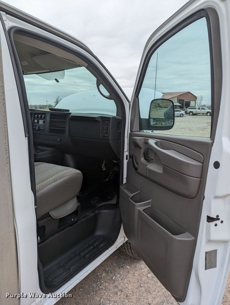 image for item DR6821 2014 Chevrolet Express G3500  box truck