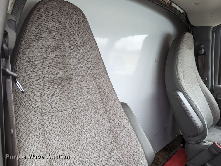 image for item DR6821 2014 Chevrolet Express G3500  box truck