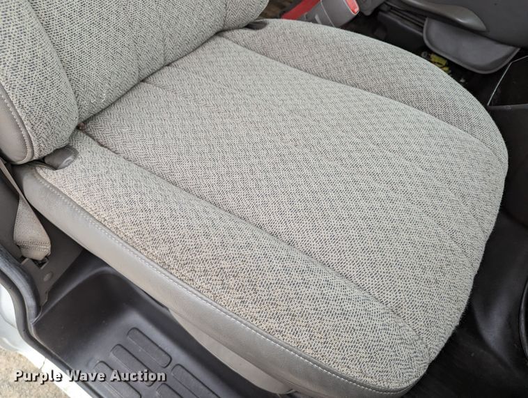 image for item DR6821 2014 Chevrolet Express G3500  box truck