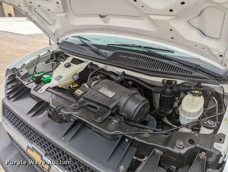 image for item DR6821 2014 Chevrolet Express G3500  box truck