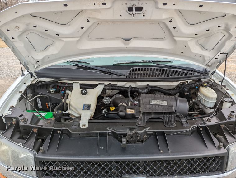 image for item DR6821 2014 Chevrolet Express G3500  box truck