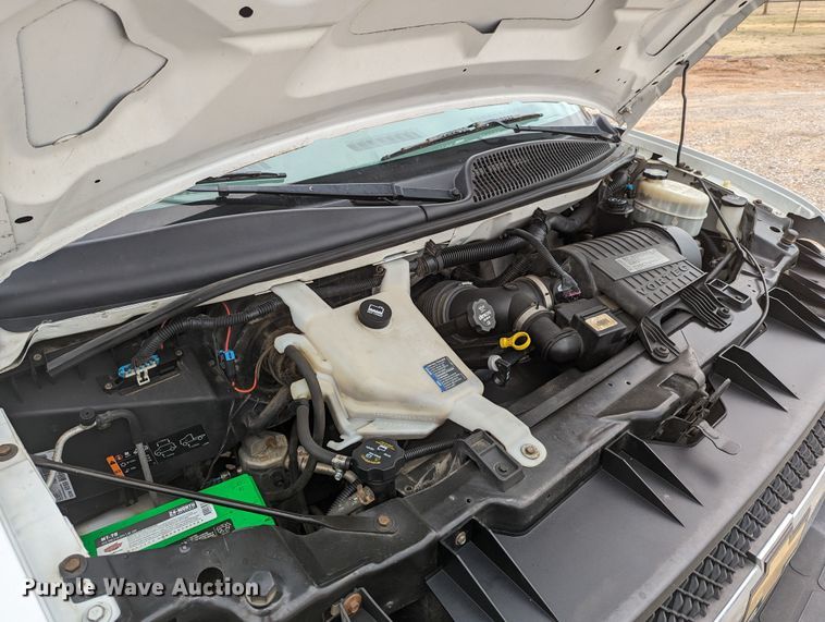 image for item DR6821 2014 Chevrolet Express G3500  box truck