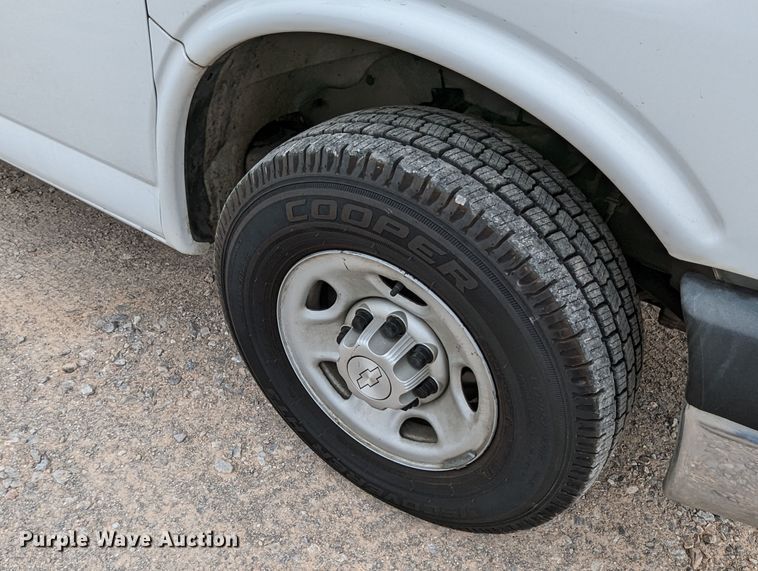 image for item DR6821 2014 Chevrolet Express G3500  box truck