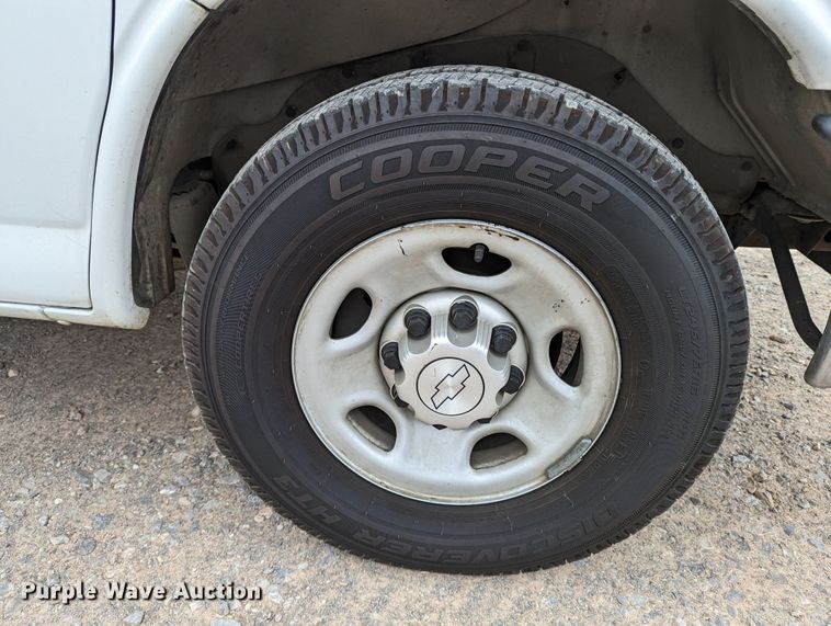 image for item DR6821 2014 Chevrolet Express G3500  box truck