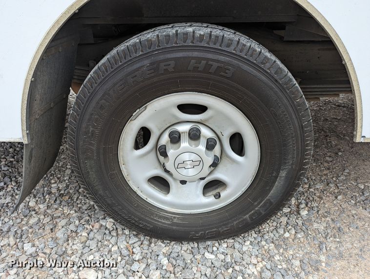 image for item DR6821 2014 Chevrolet Express G3500  box truck