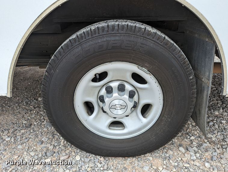 image for item DR6821 2014 Chevrolet Express G3500  box truck