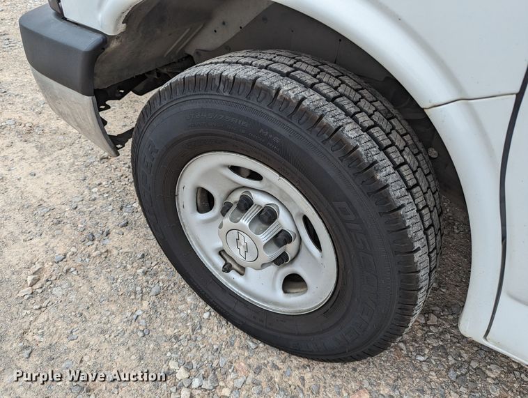 image for item DR6821 2014 Chevrolet Express G3500  box truck